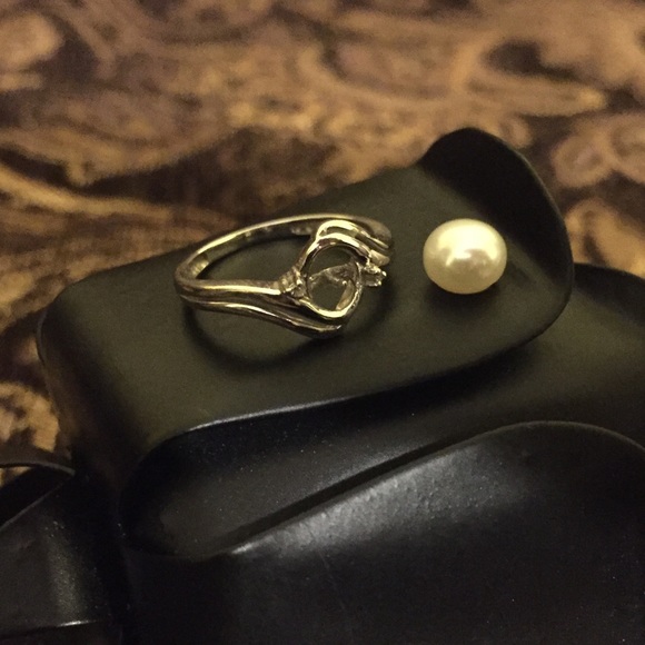White Gold Pearl Ring w 2 Tiny Diamonds (repair) - Picture 5 of 8